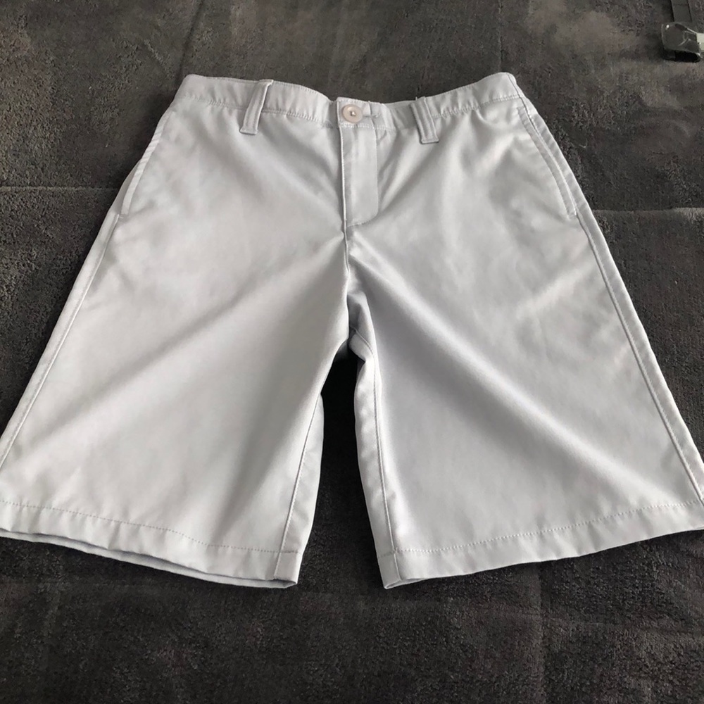 Boys Under Armour heat gear golf shots NWOT sz 12